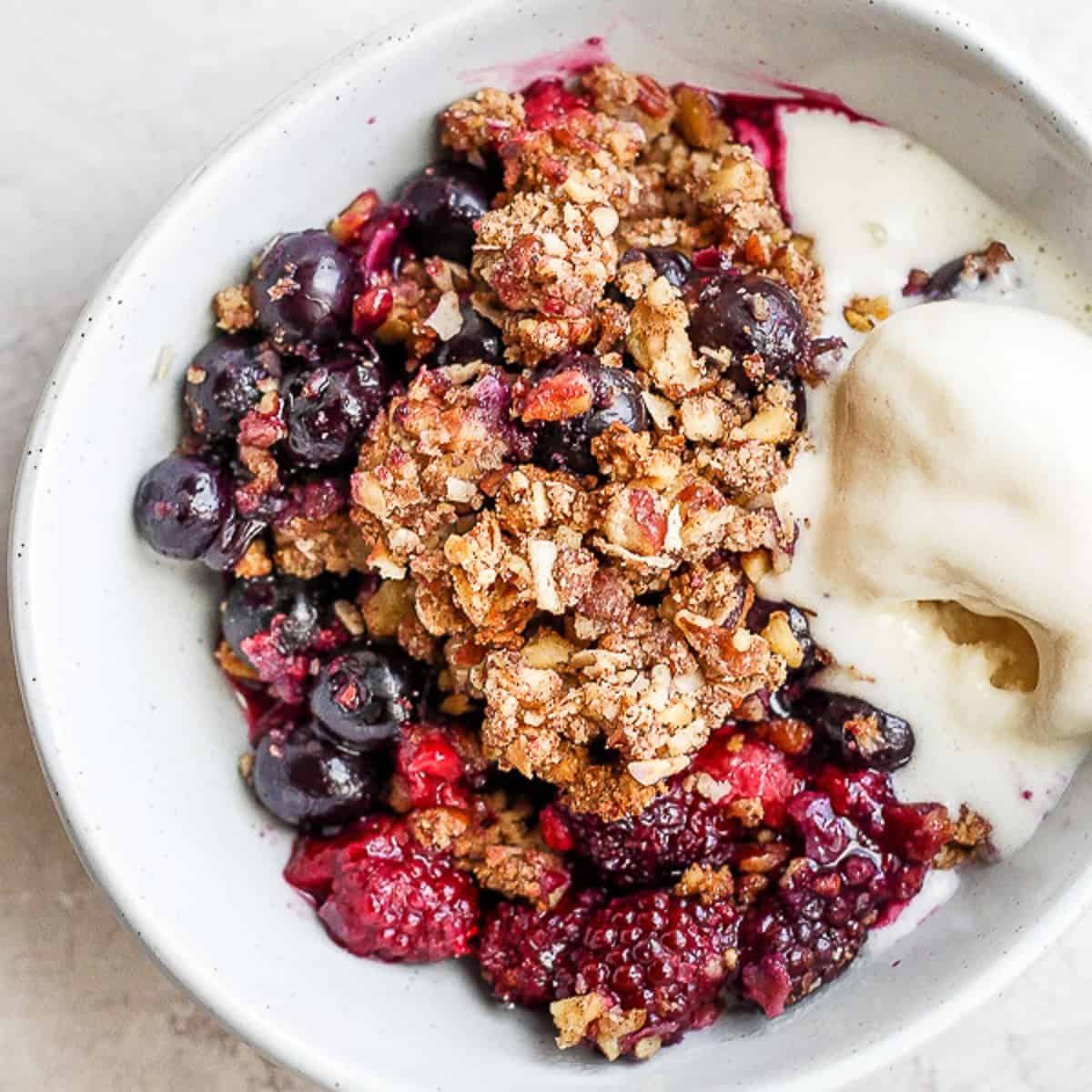Easy Paleo Berry Crisp: Your Grain-Free Summer Dessert Guide