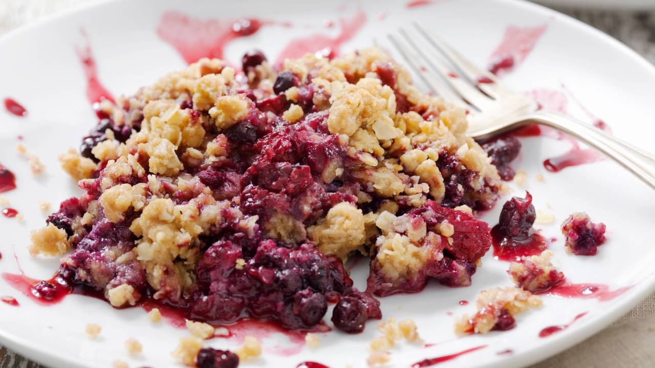Naturally Sweetened Paleo Berry Crisp for Summer